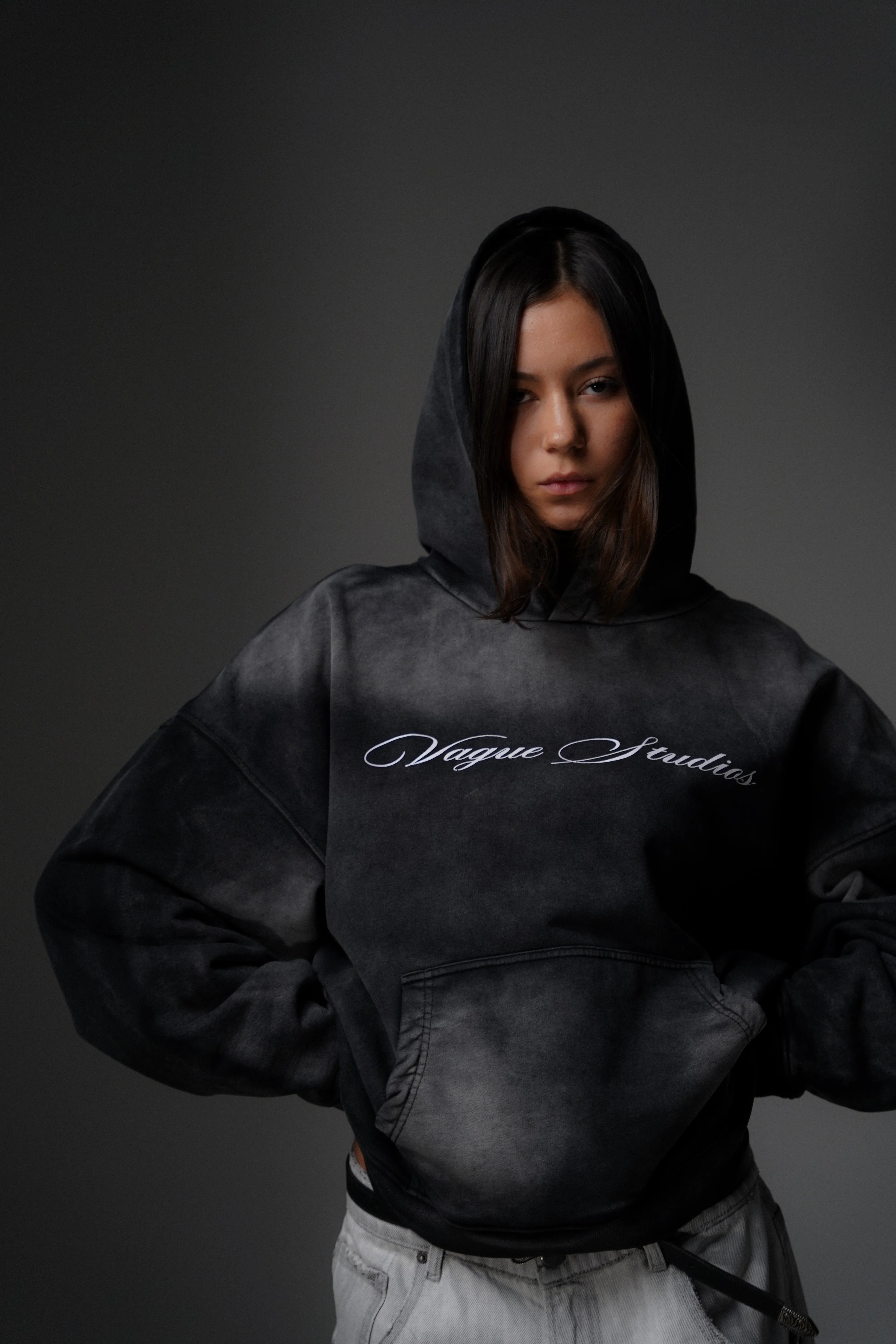 SCRIPT HOODIE [SUNBEAT BLACK]